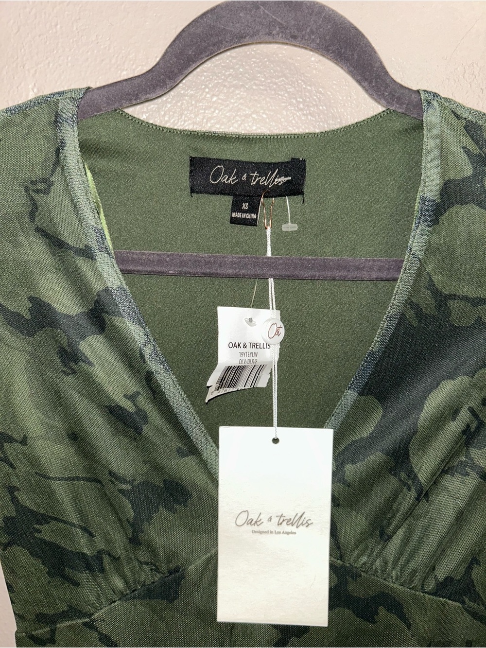 Asymmetrical camo V-Neck Sheer Sleeve Dress in Dark Green - Picture 4 of 5